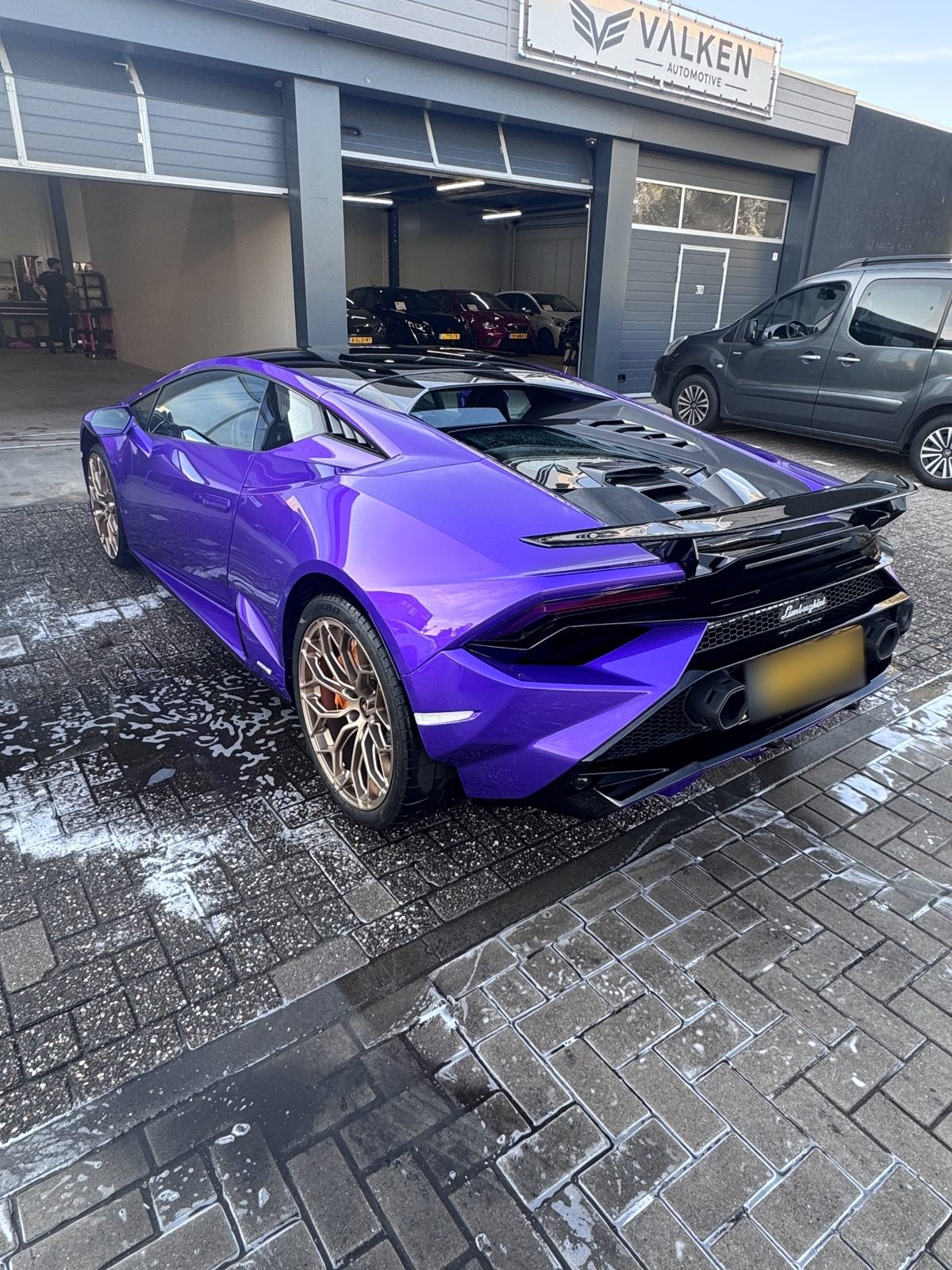 Auto detailing in studio